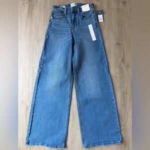 Universal Thread Everyday Wide Leg Jeans. Size 6, high rise, regular length